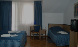 triple guest room